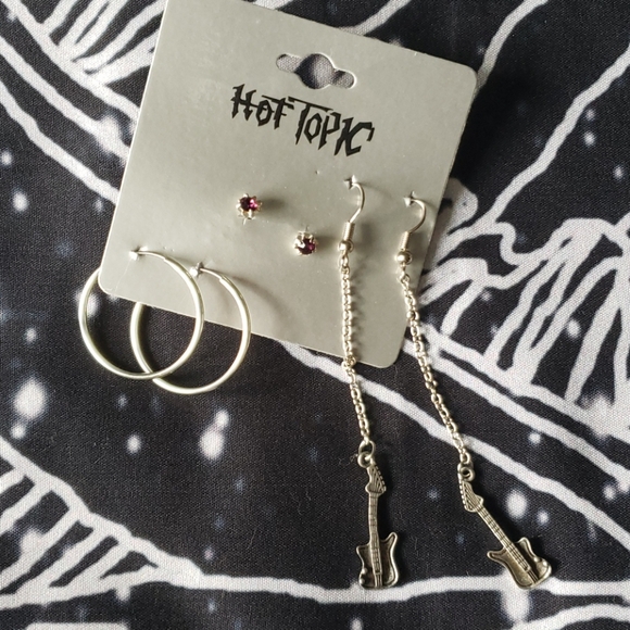 Hot Topic Jewelry - Hot Topic Earrings Set